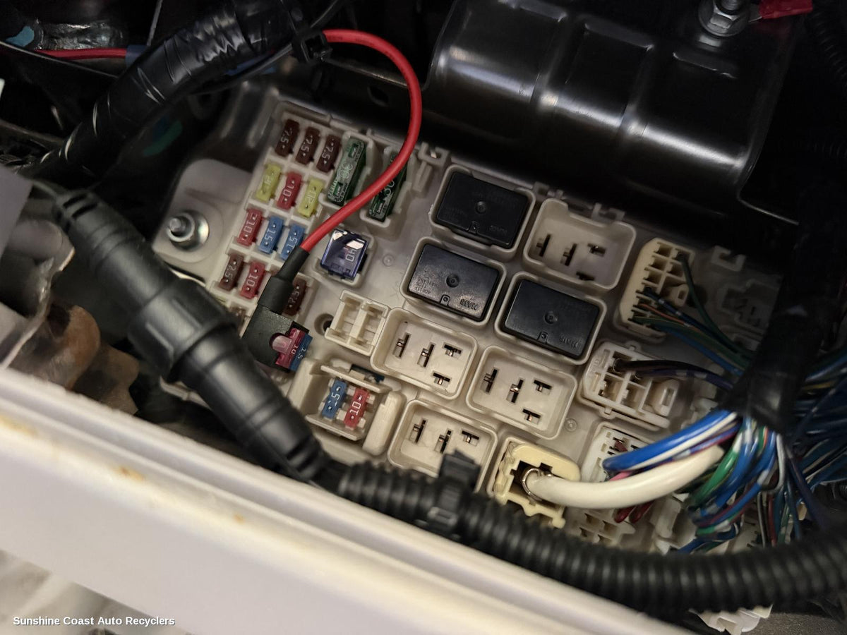 2009-2015 Mitsubishi Triton Fuse Box
