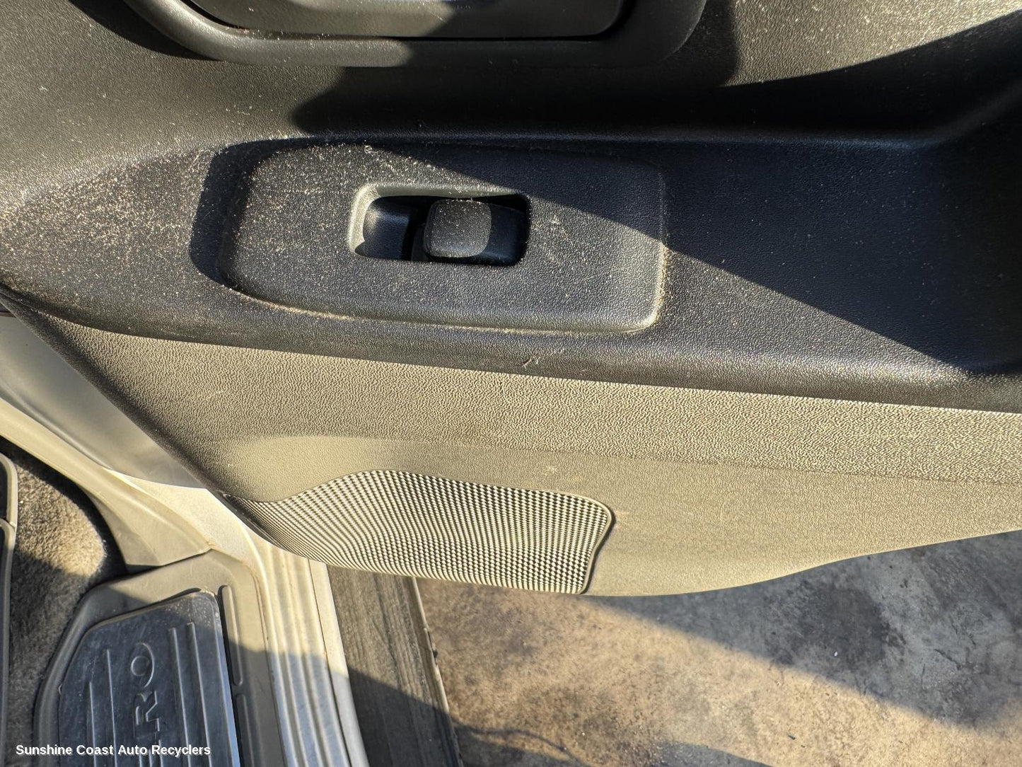 2002 Mitsubishi Pajero Pwr Dr Wind Switch