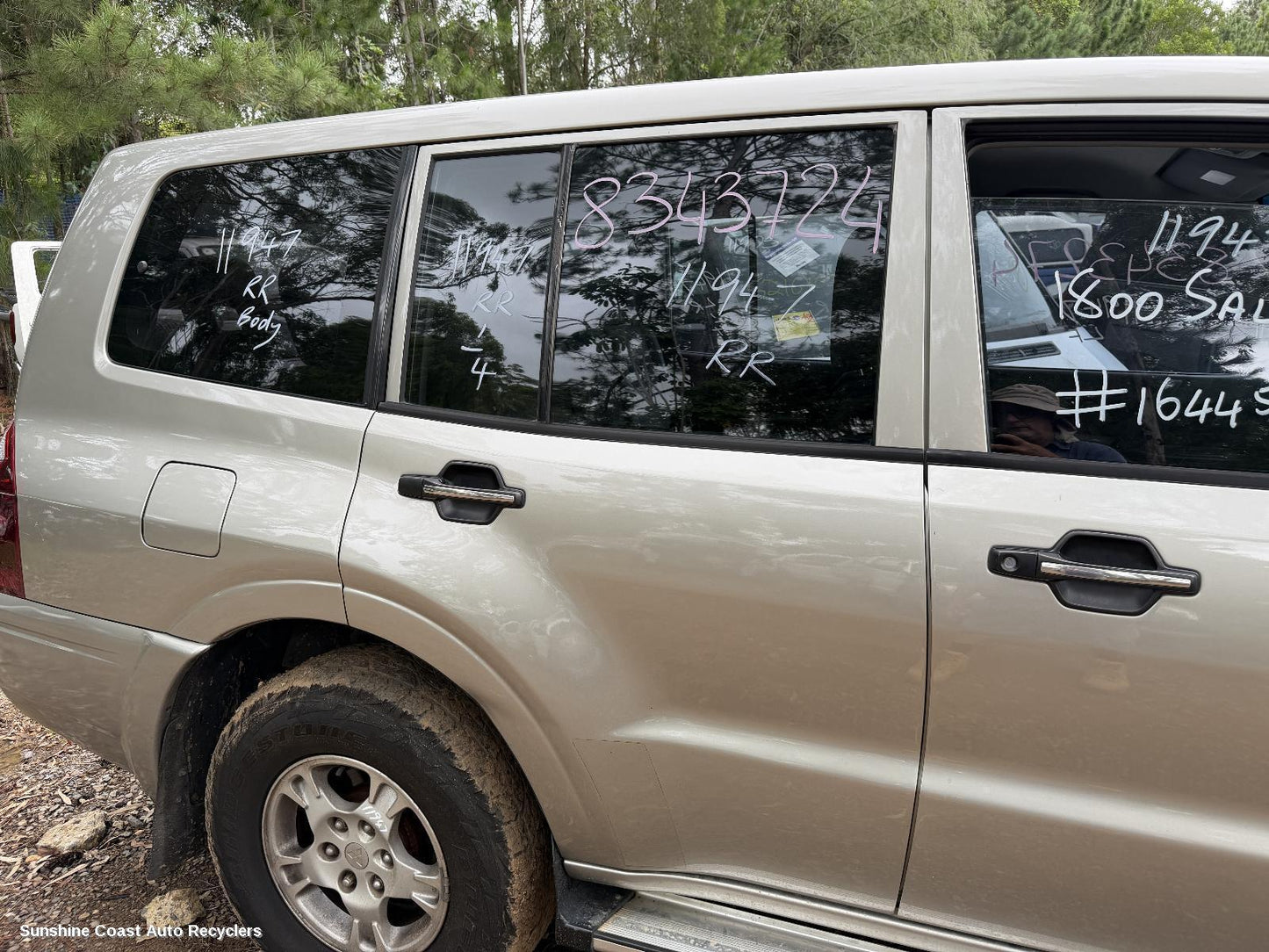2002-2006 Mitsubishi Pajero Side Step Skirt