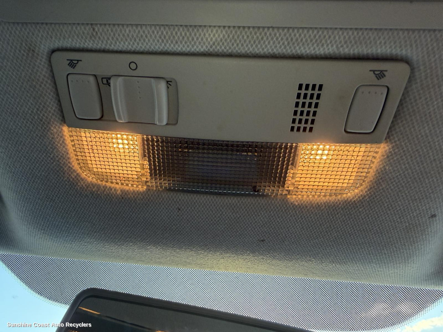 2010-2022 Volkswagen Amarok Courtesy Light