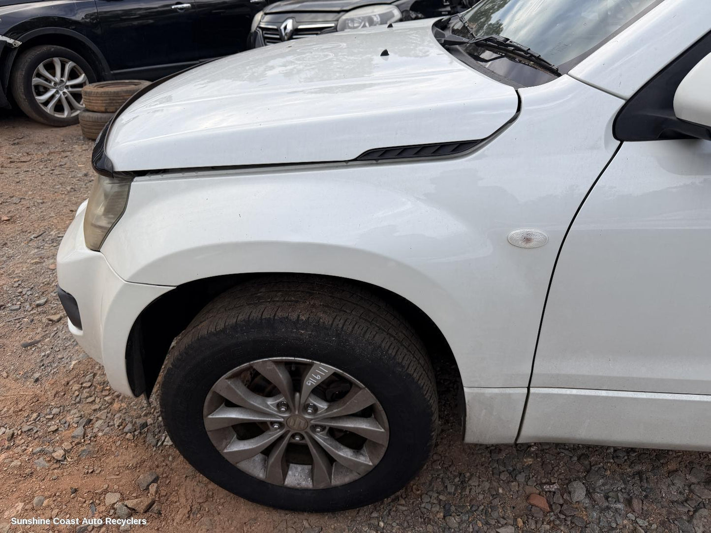 2013 Suzuki Vitara Left Guard