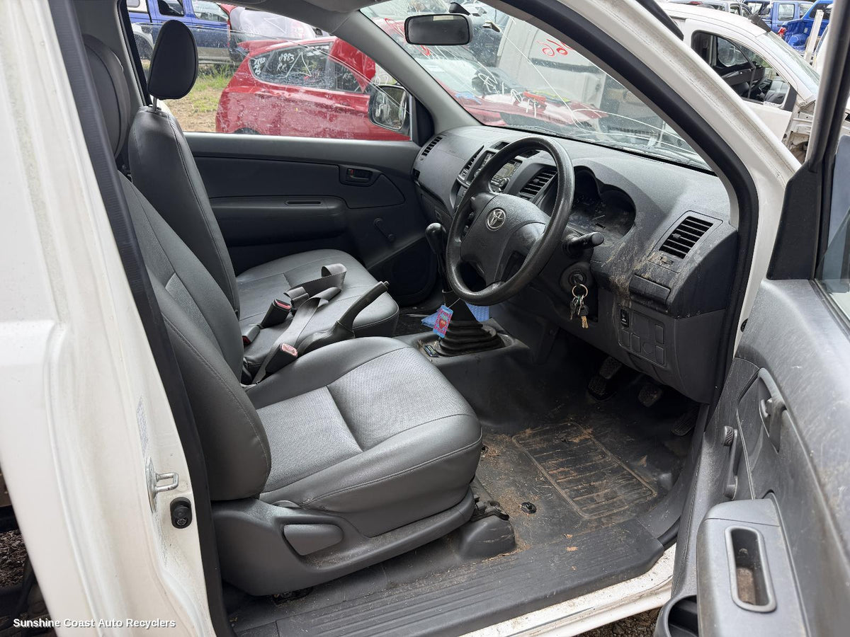 2011-2015 Toyota Hilux Intermediate Pipe