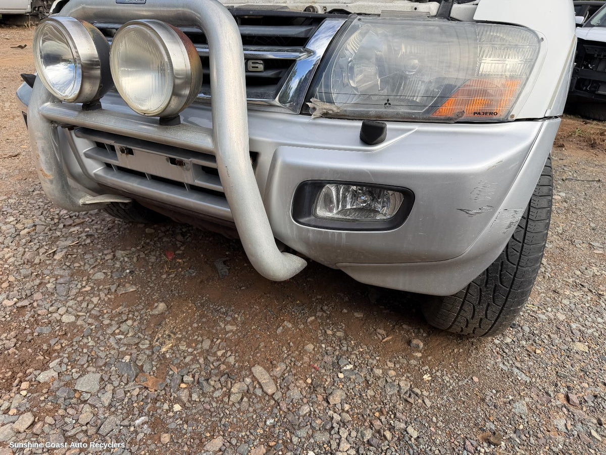 2000-2002 Mitsubishi Pajero Left Headlamp