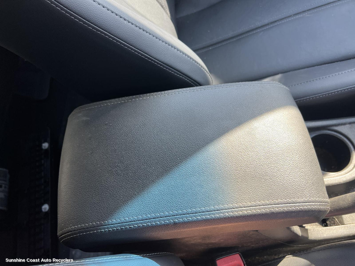 2016-2020 Holden Trailblazer Console