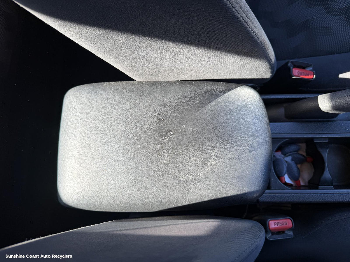 2012-2017 Nissan Pulsar Console