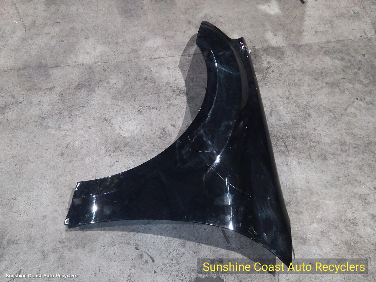 2005-2011 Mercedes M Class Left Guard
