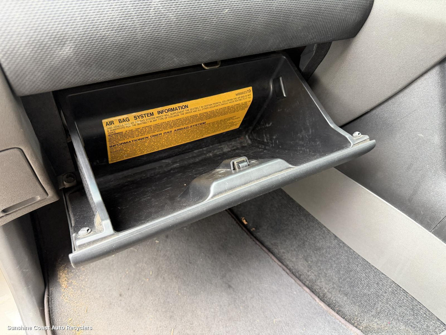 2002-2006 Mitsubishi Pajero Glove Box