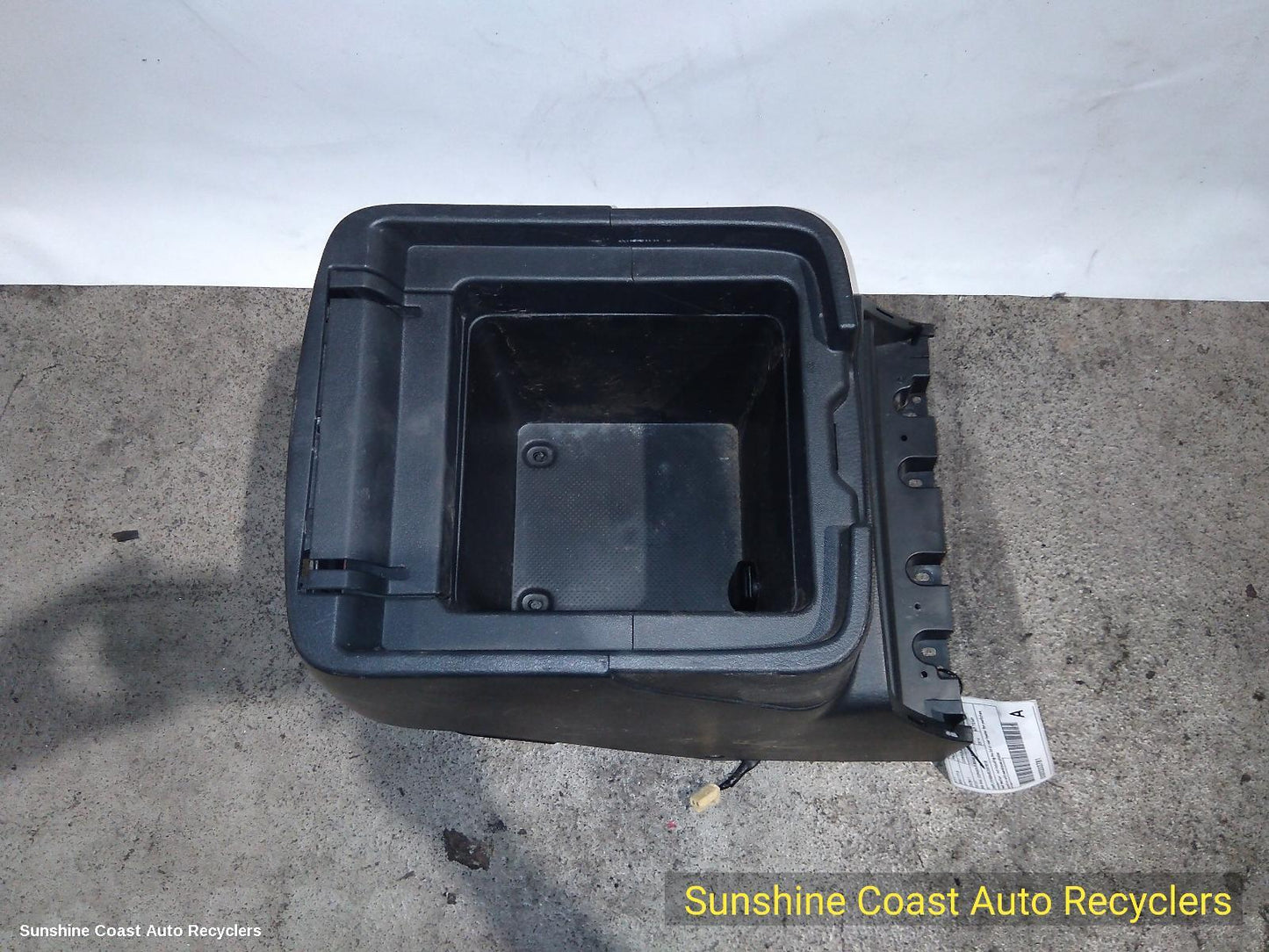 2006-2014 Mitsubishi Pajero Console