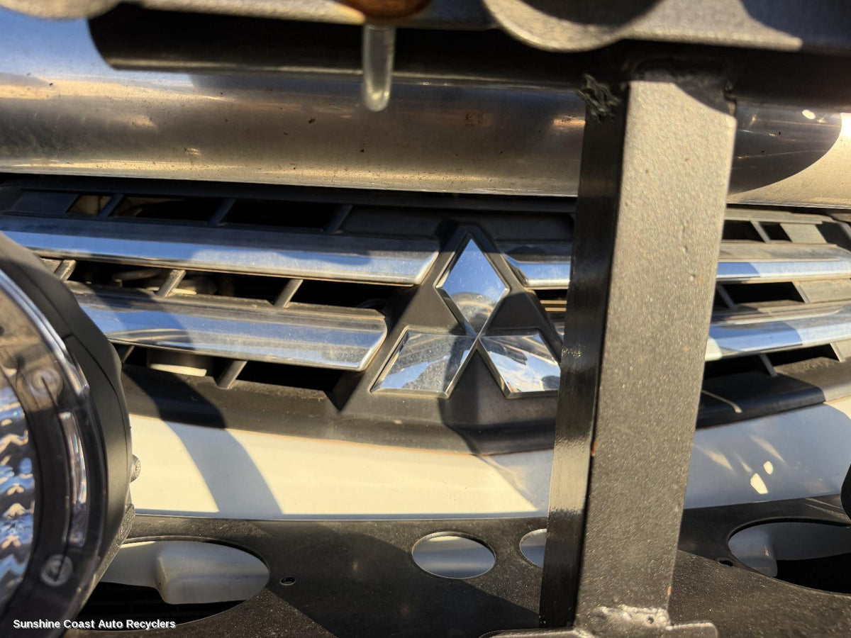 2009-2015 Mitsubishi Triton Grille