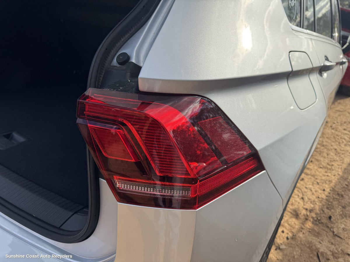 2016-2024 Volkswagen Tiguan Right Taillight