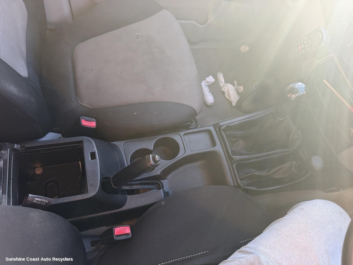 2009-2015 Mitsubishi Triton Console