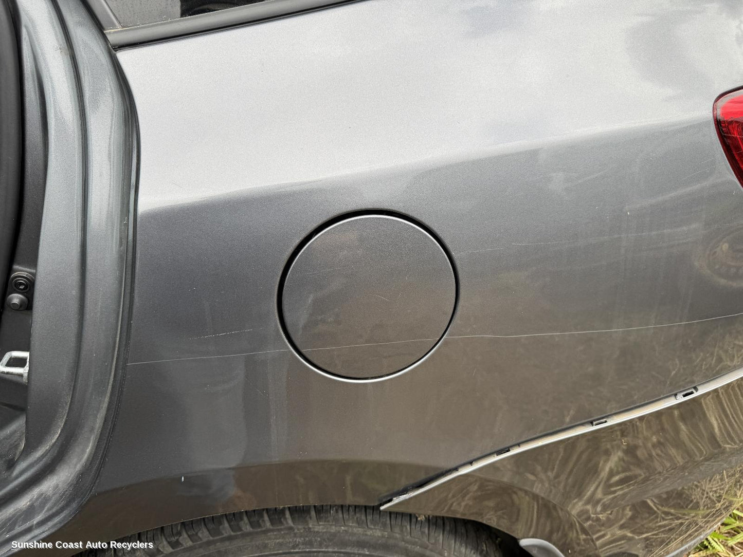 2011 Hyundai Santa Fe Fuel Door   Filler