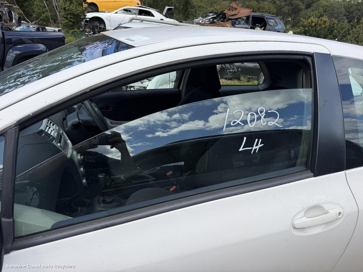 2005-2011 Toyota Yaris Left Front Door Window