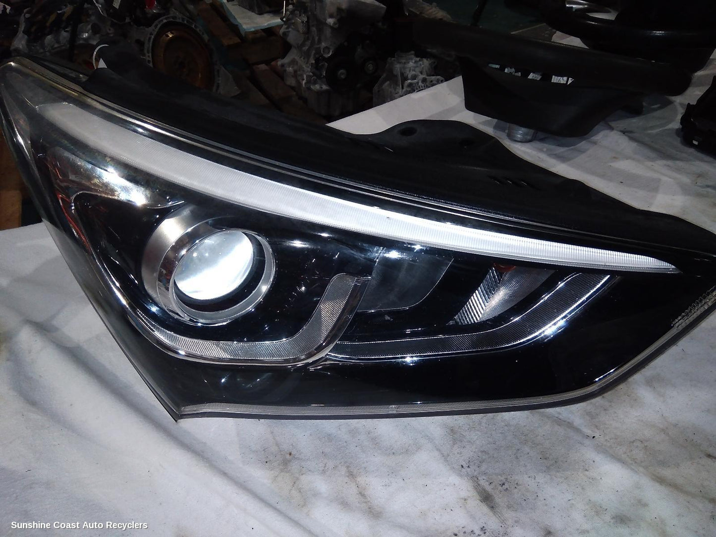 2015 Hyundai Santa Fe Right Headlamp