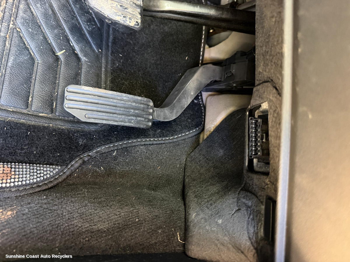 2015-2019 Land Rover Rangerover Evoque Pedal Assembly