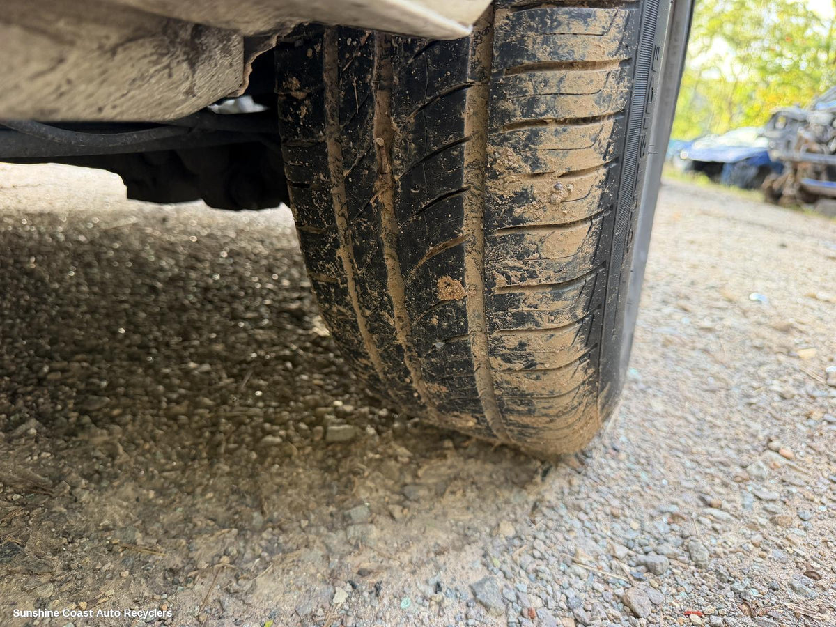 2010-2015 Volkswagen Caddy Tyre
