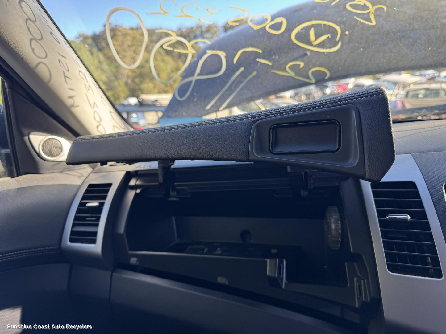 2010 Mitsubishi Outlander Glove Box