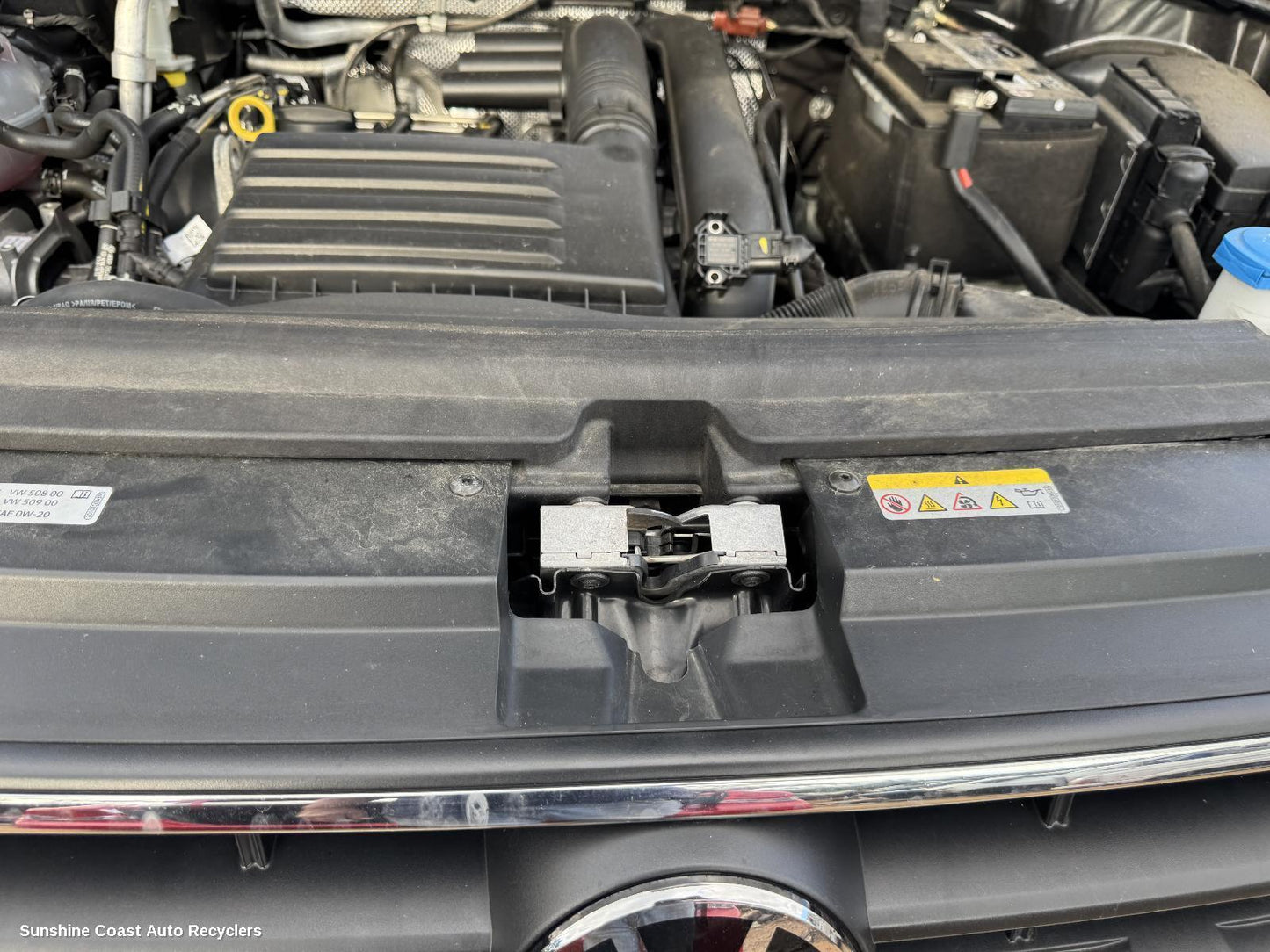 2022 Volkswagen Tiguan Bonnet Lock Support