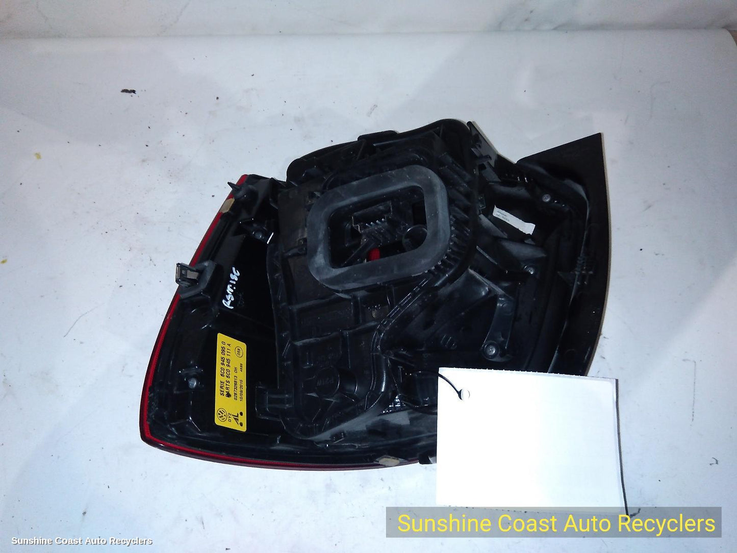2016 Volkswagen Polo Left Taillight