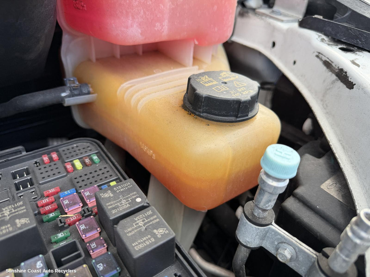 2020-2021 Ldv Deliver 9 Overflow Bottle