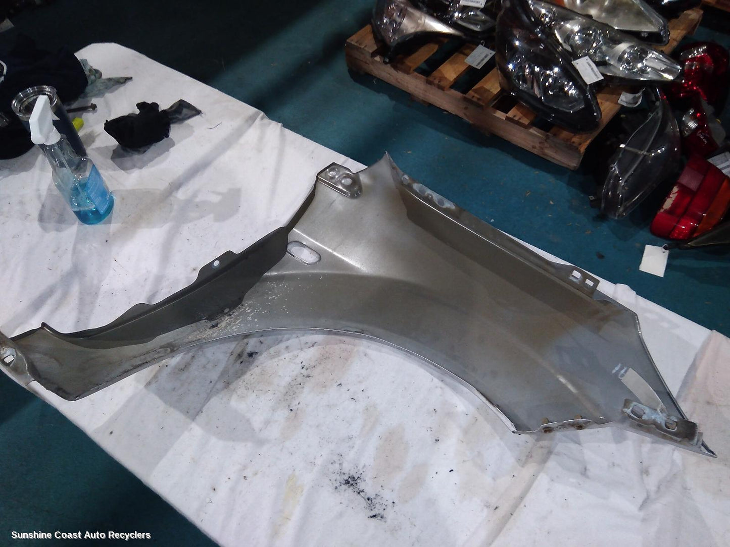 2008 Ford Fiesta Left Guard