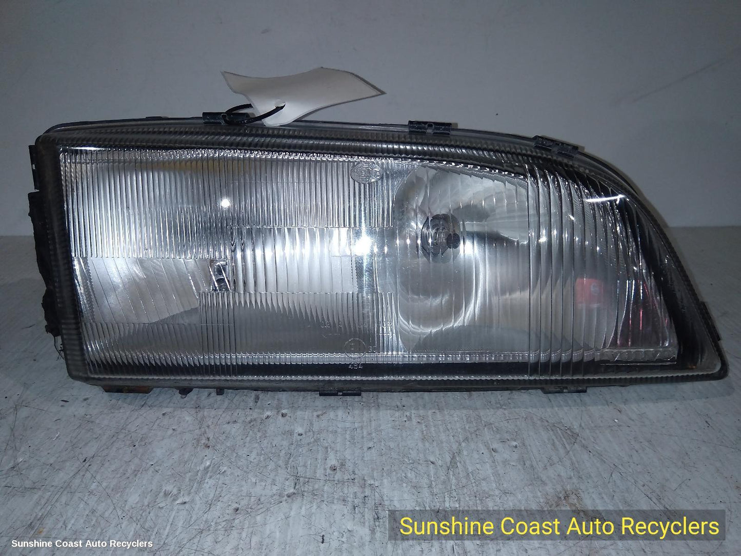 1997 Volvo S70/v70/c70 Right Headlamp