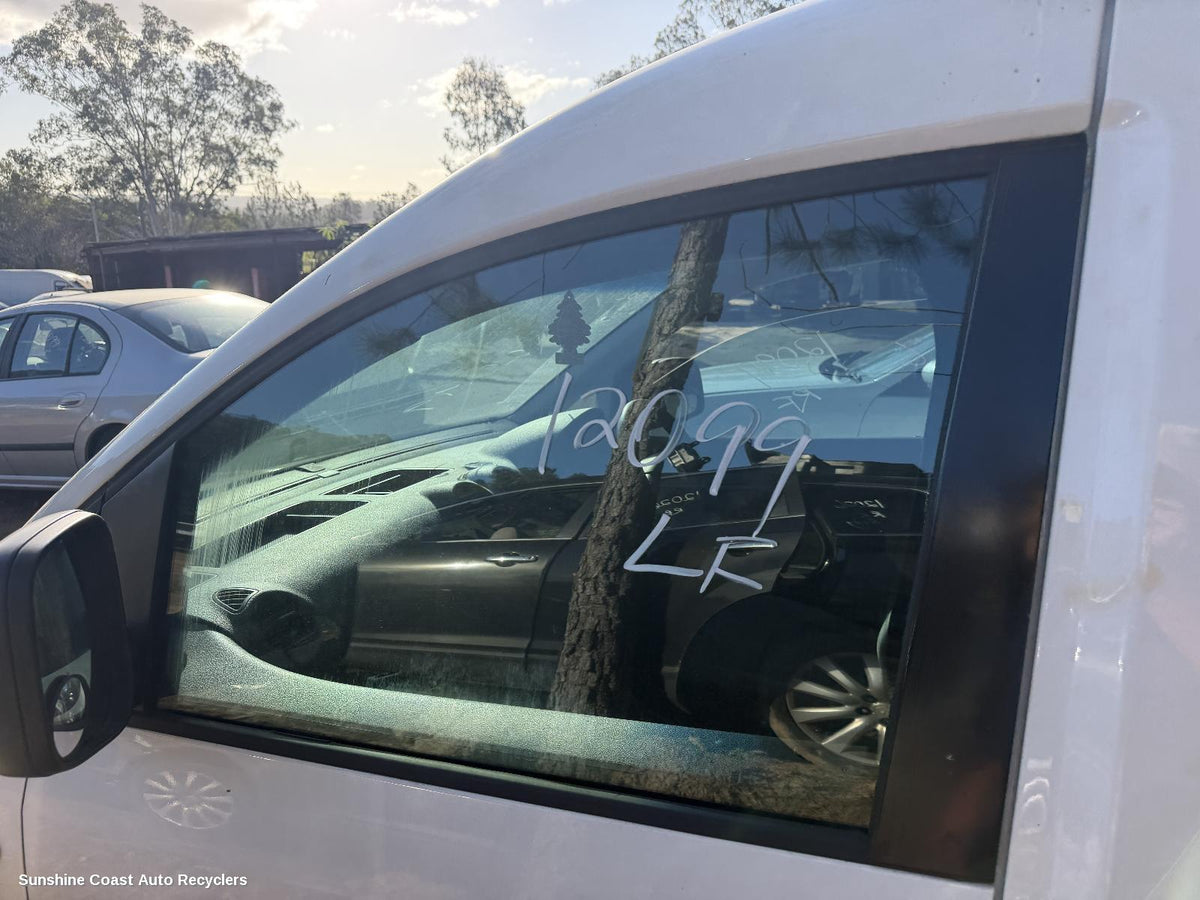 2004-2015 Volkswagen Caddy Left Front Door Window
