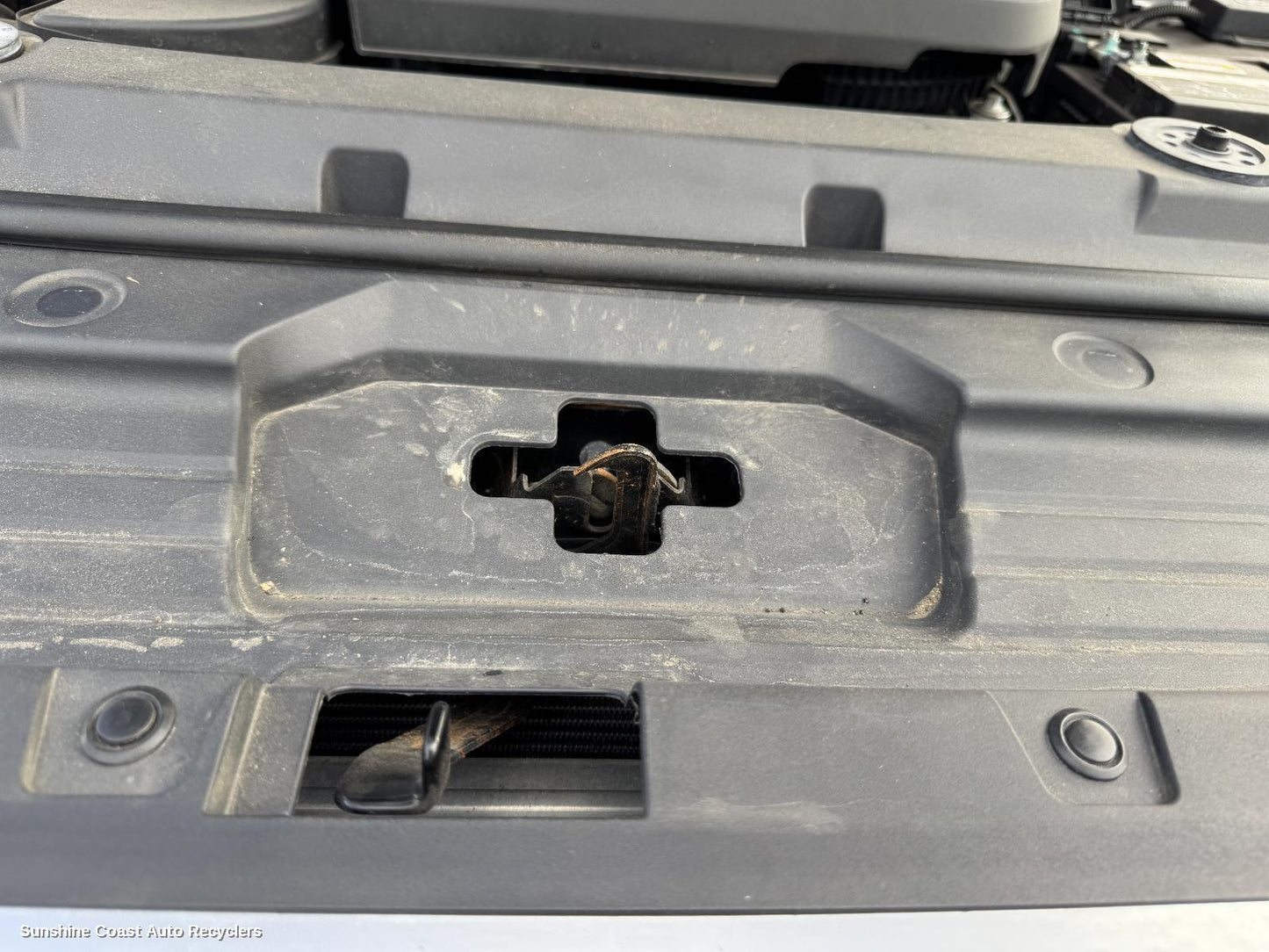 2022 Ldv D90 Bonnet Lock Support