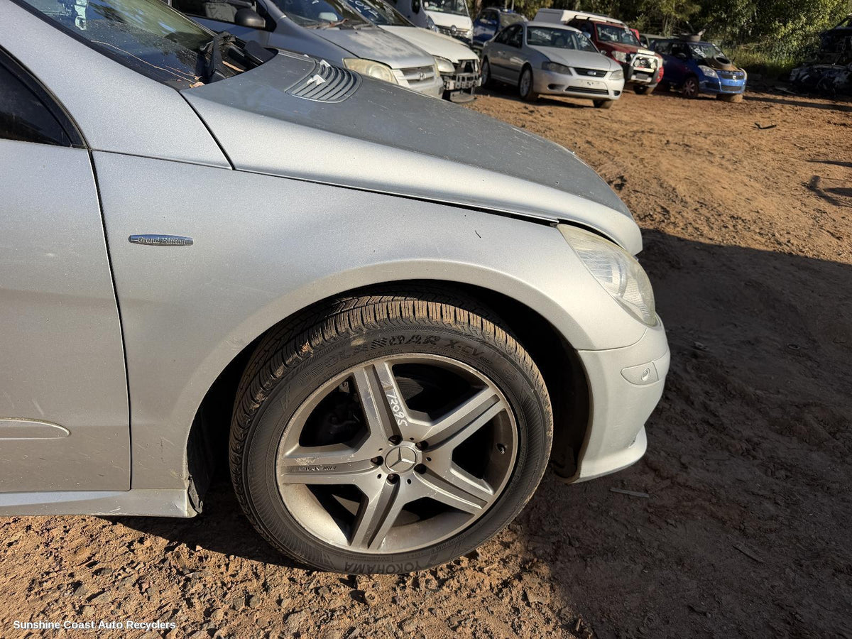 2006-2010 Mercedes R Class Right Guard