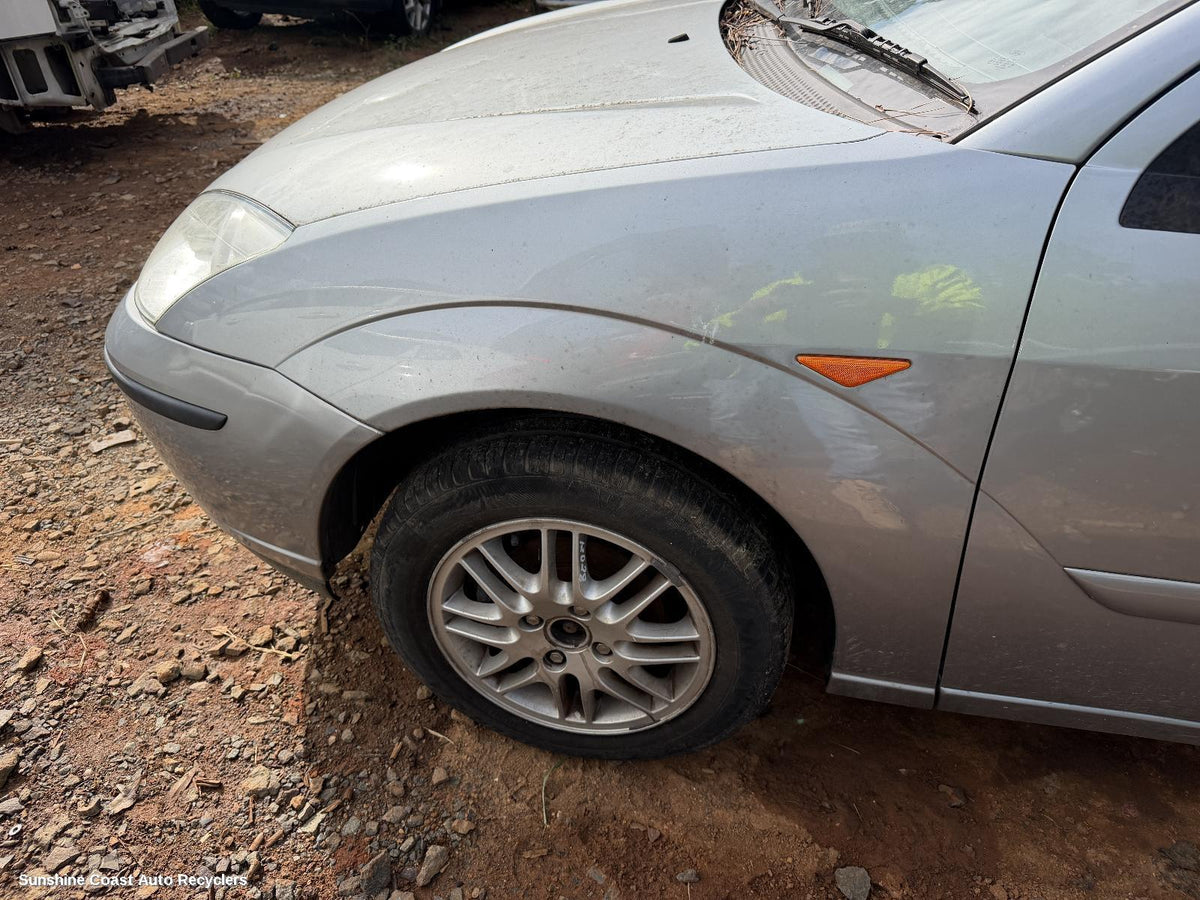 2001-2005 Ford Focus Left Guard