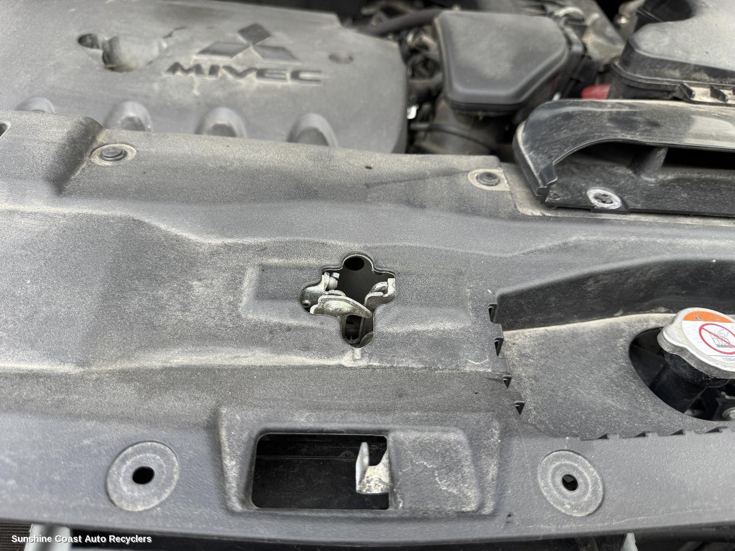 2018 Mitsubishi Outlander Bonnet Lock Support