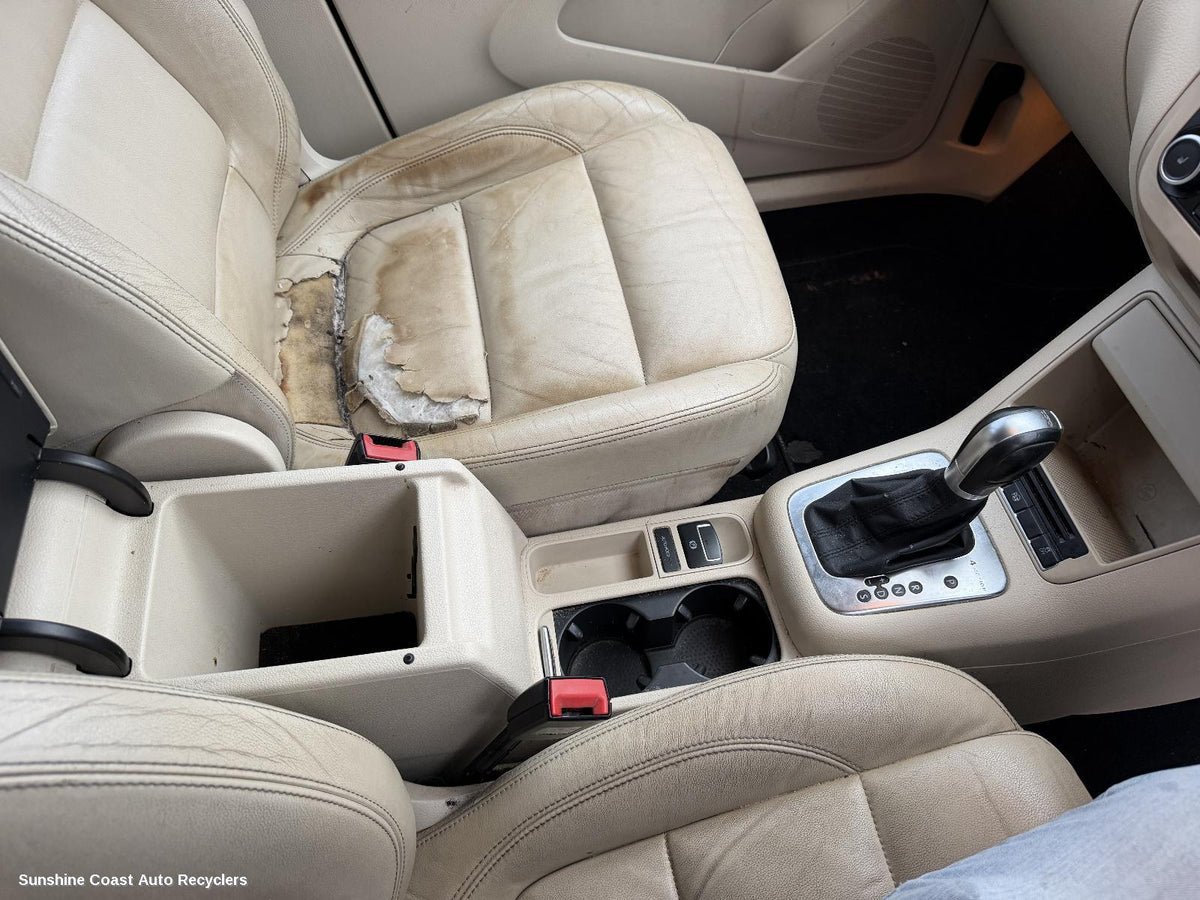 2008-2016 Volkswagen Tiguan Console
