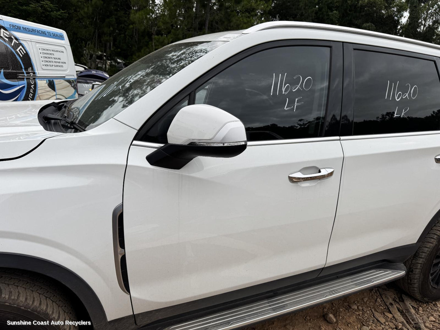 2022 Ldv D90 Left Front Door Window