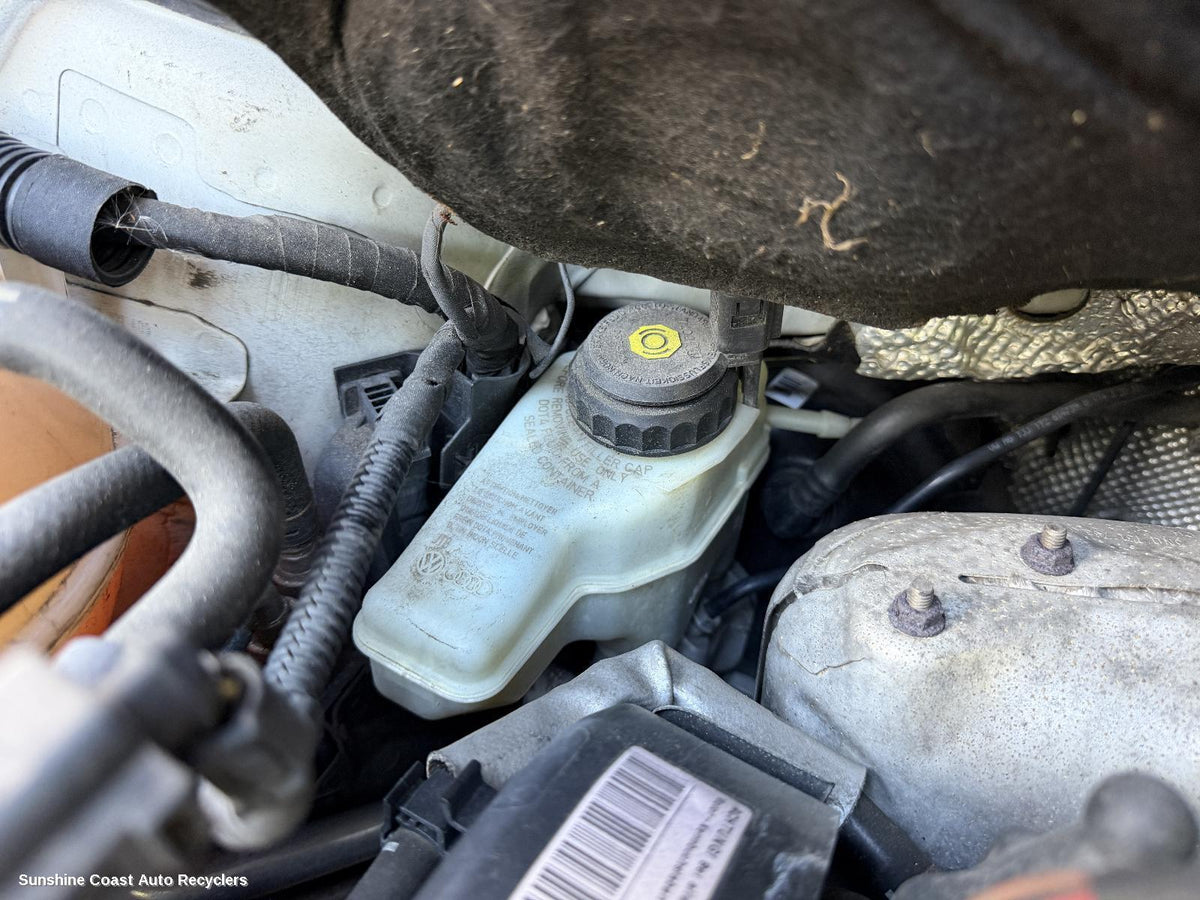 2010-2015 Volkswagen Caddy Master Cylinder
