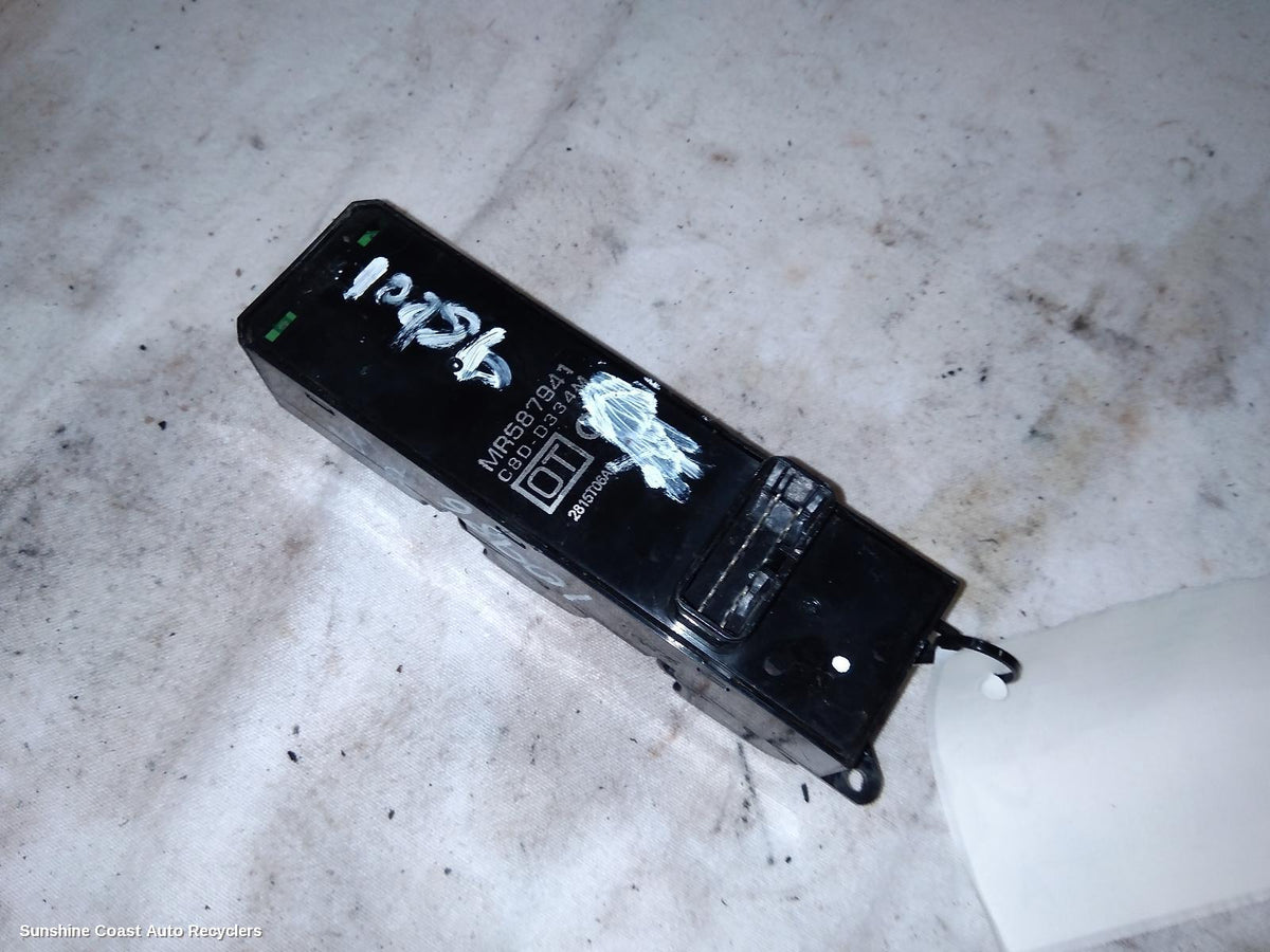 2006-2015 Mitsubishi Triton Pwr Dr Wind Switch