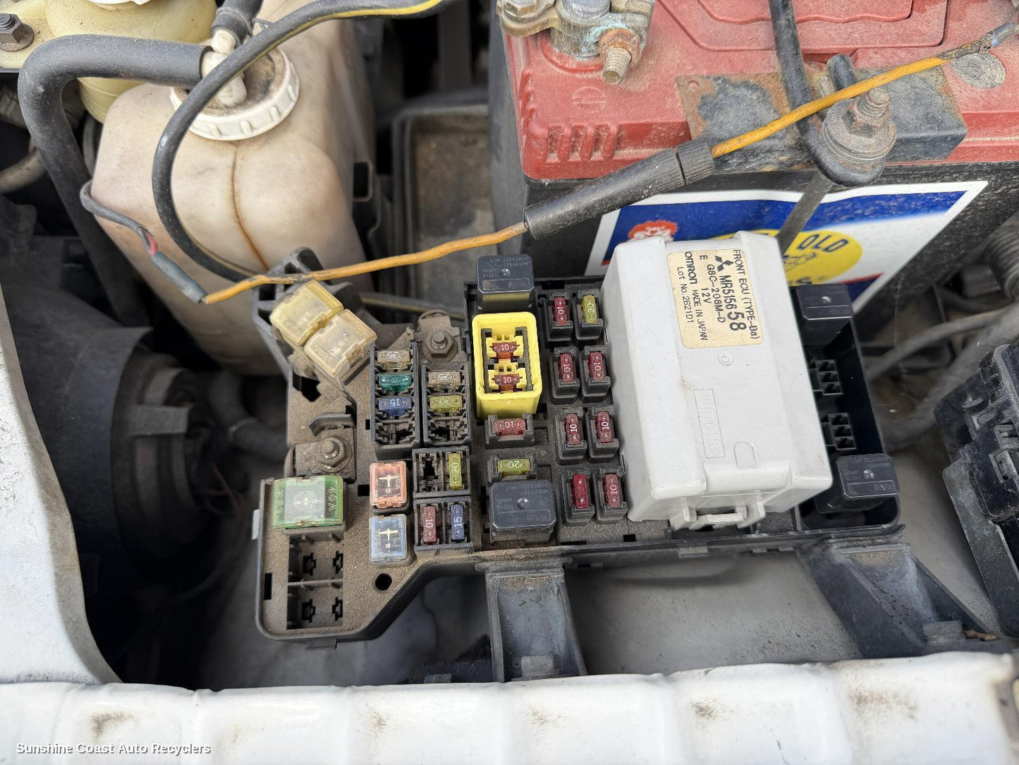 2000-2002 Mitsubishi Pajero Fuse Box