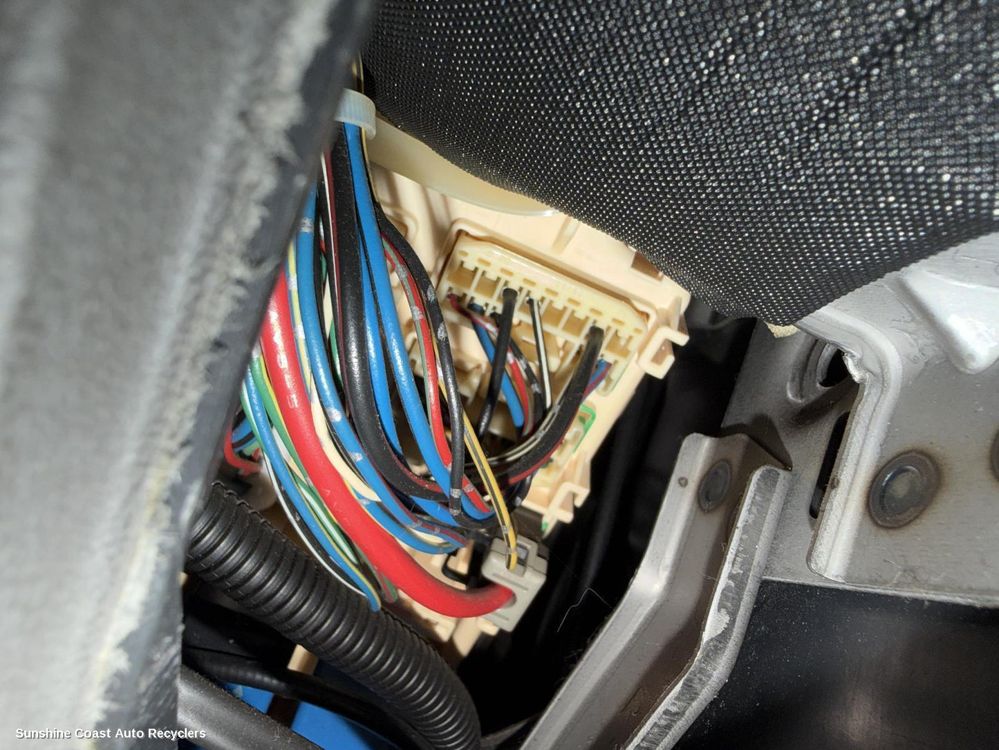 2000-2006 Mitsubishi Pajero Fuse Box