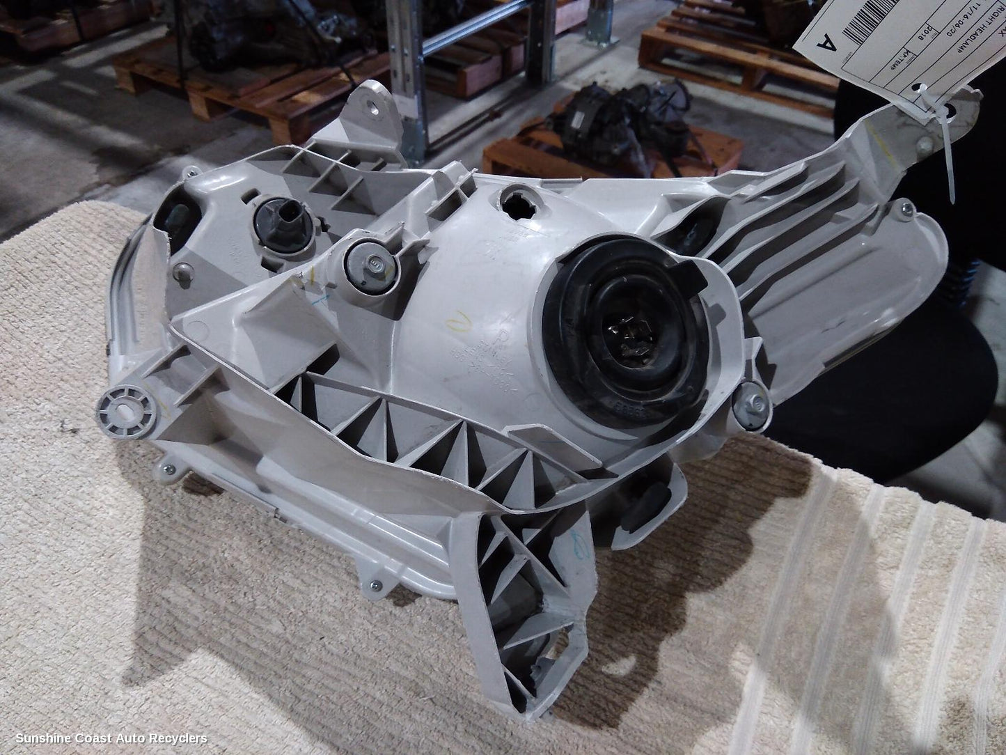 2018 Isuzu Dmax Right Headlamp