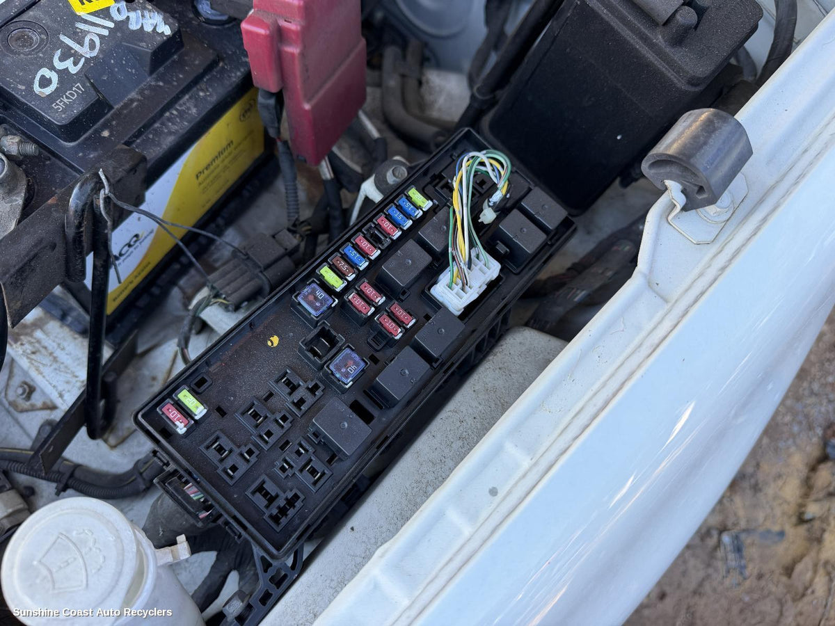 2009-2015 Mitsubishi Triton Fuse Box