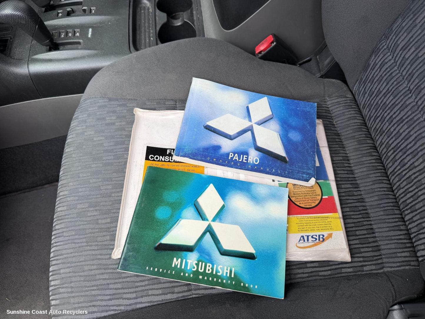 2002-2006 Mitsubishi Pajero Owners Handbook