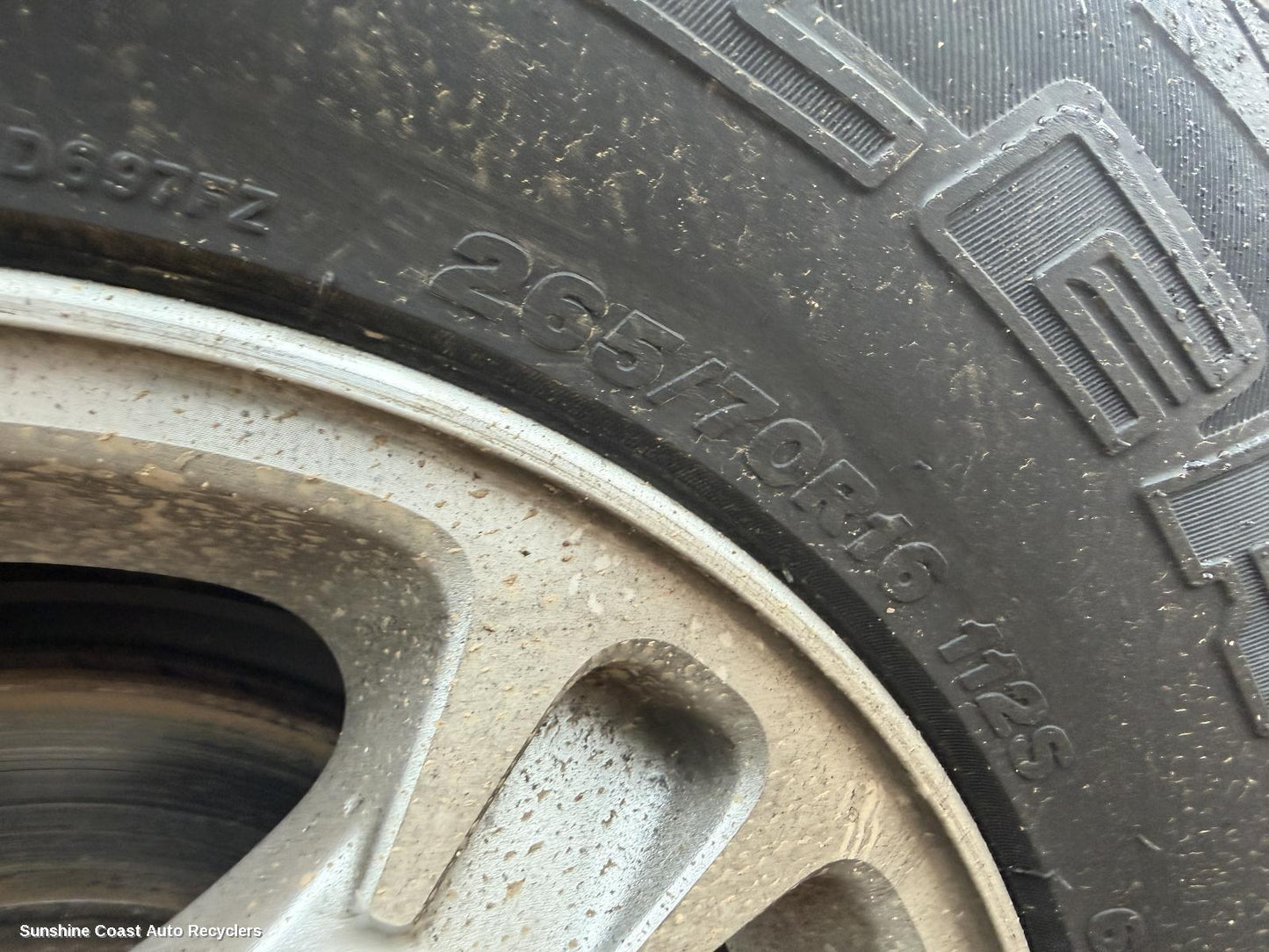 2002-2006 Mitsubishi Pajero Tyre