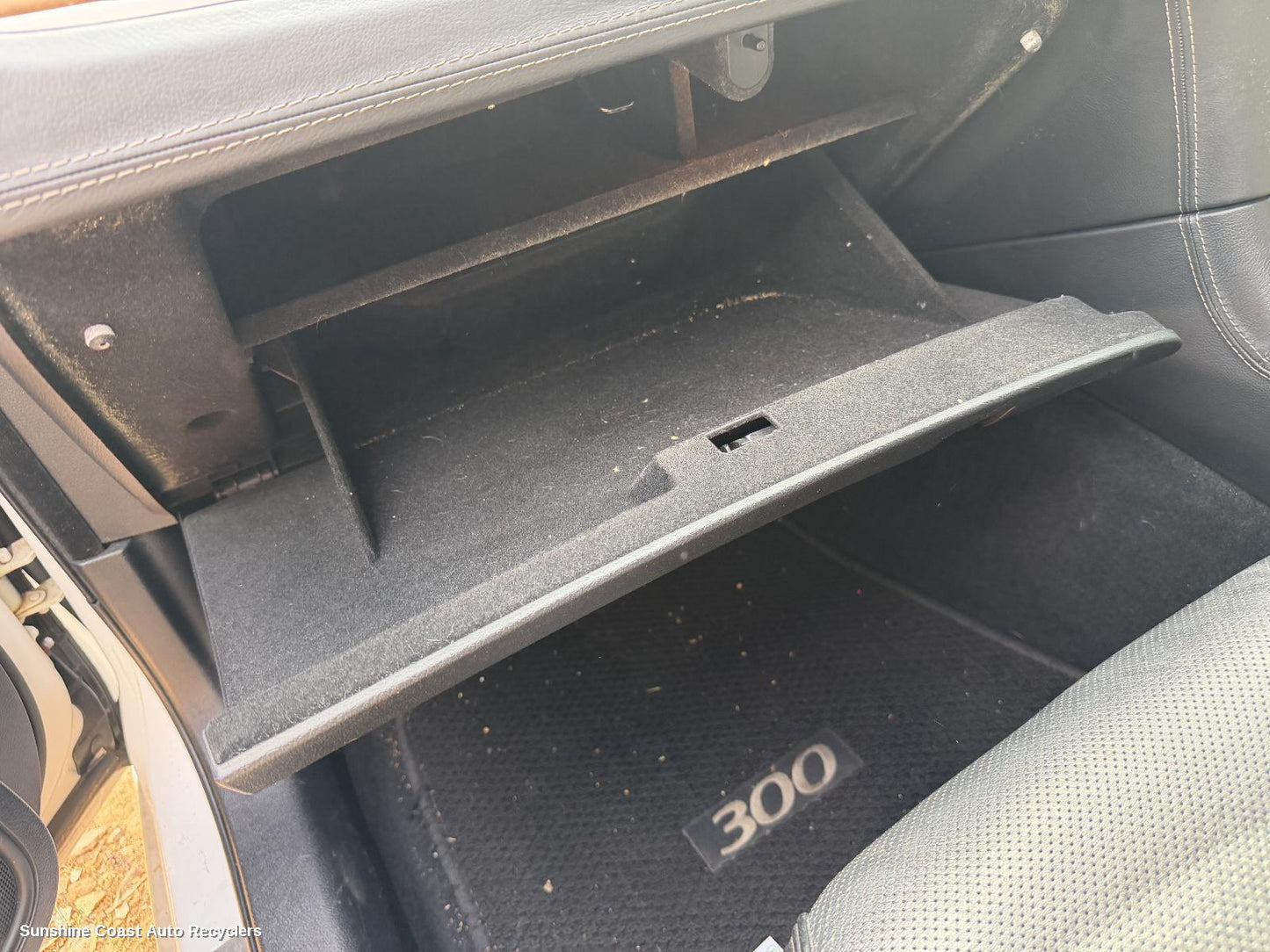 2012 Chrysler 300c Glove Box