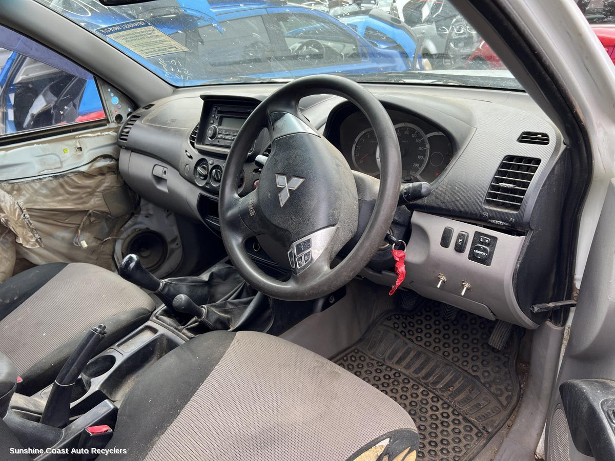 2009-2015 Mitsubishi Triton Owners Handbook