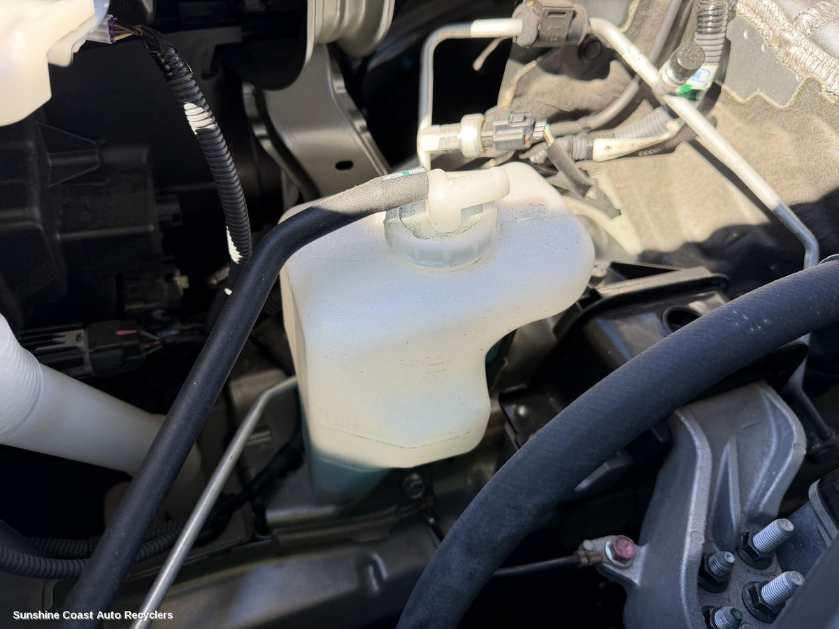 2017-2026 Mitsubishi Eclipse Cross Overflow Bottle