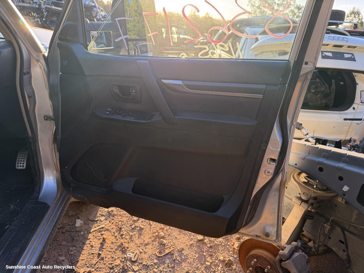 2006-2008 Mitsubishi Pajero Door Trim