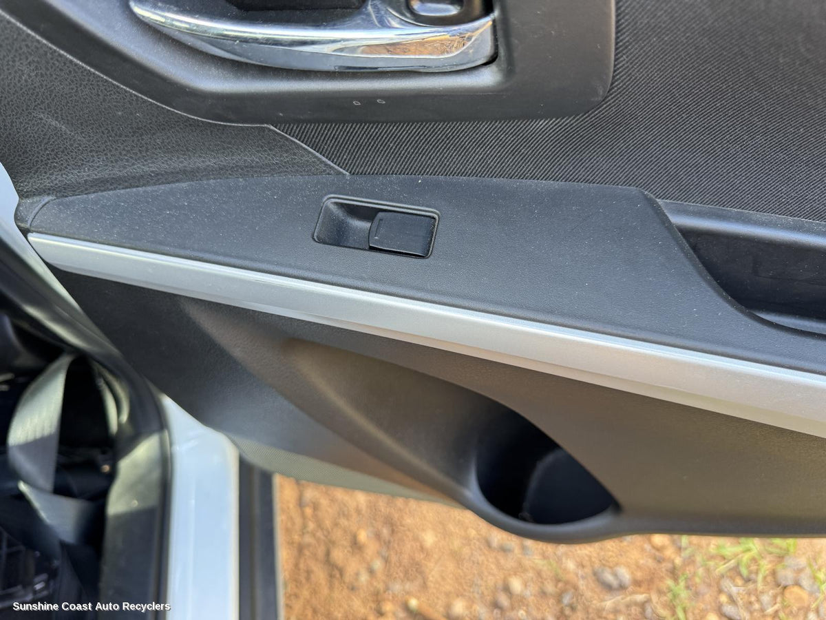2013-2022 Suzuki S-cross Pwr Dr Wind Switch