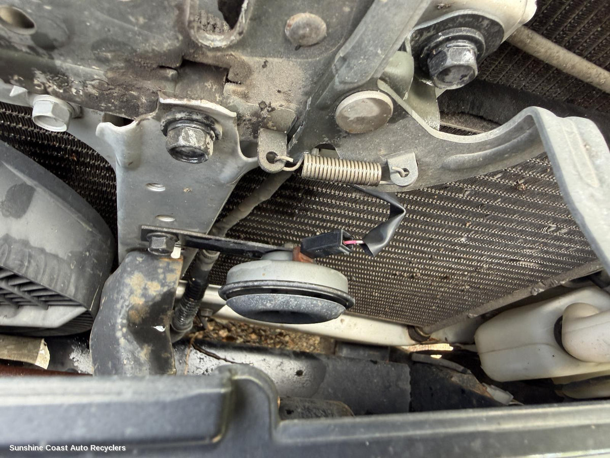 2001-2015 Nissan Navara Bonnet Lock Support