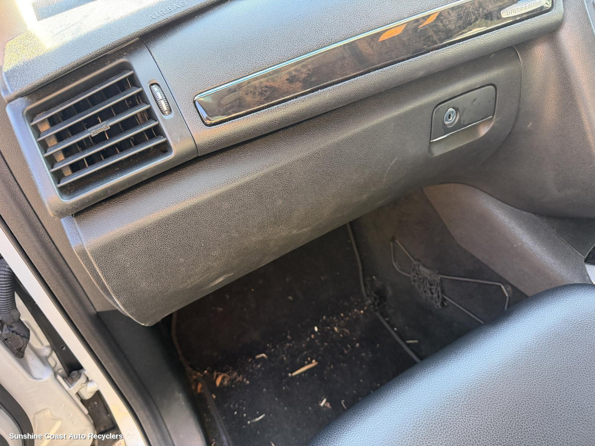 2006-2010 Mercedes R Class Glove Box
