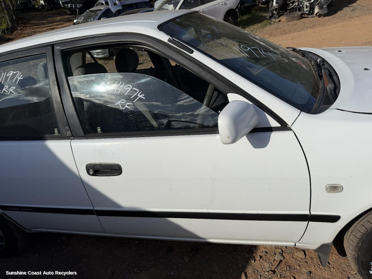 1998-2001 Toyota Corolla Right Front Door Window