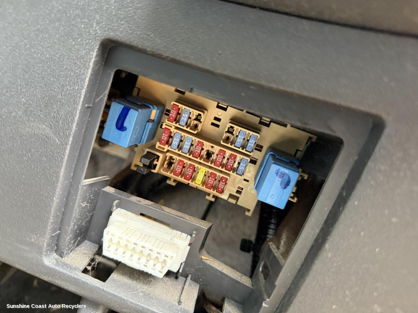 2007-2014 Nissan Dualis Fuse Box